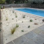 Plantation de massif de jardin sec à Castelnau-le-lez, près de Castries