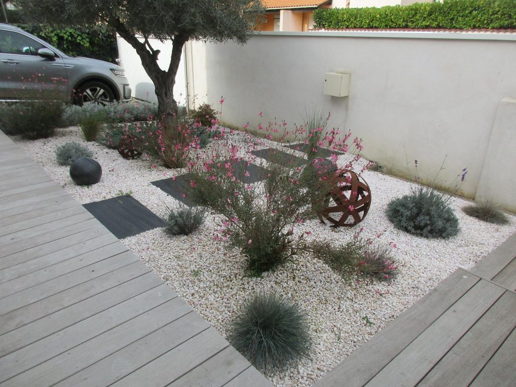 Création d'un jardin sec style contemporain à Lattes Paysagiste à Lattes
