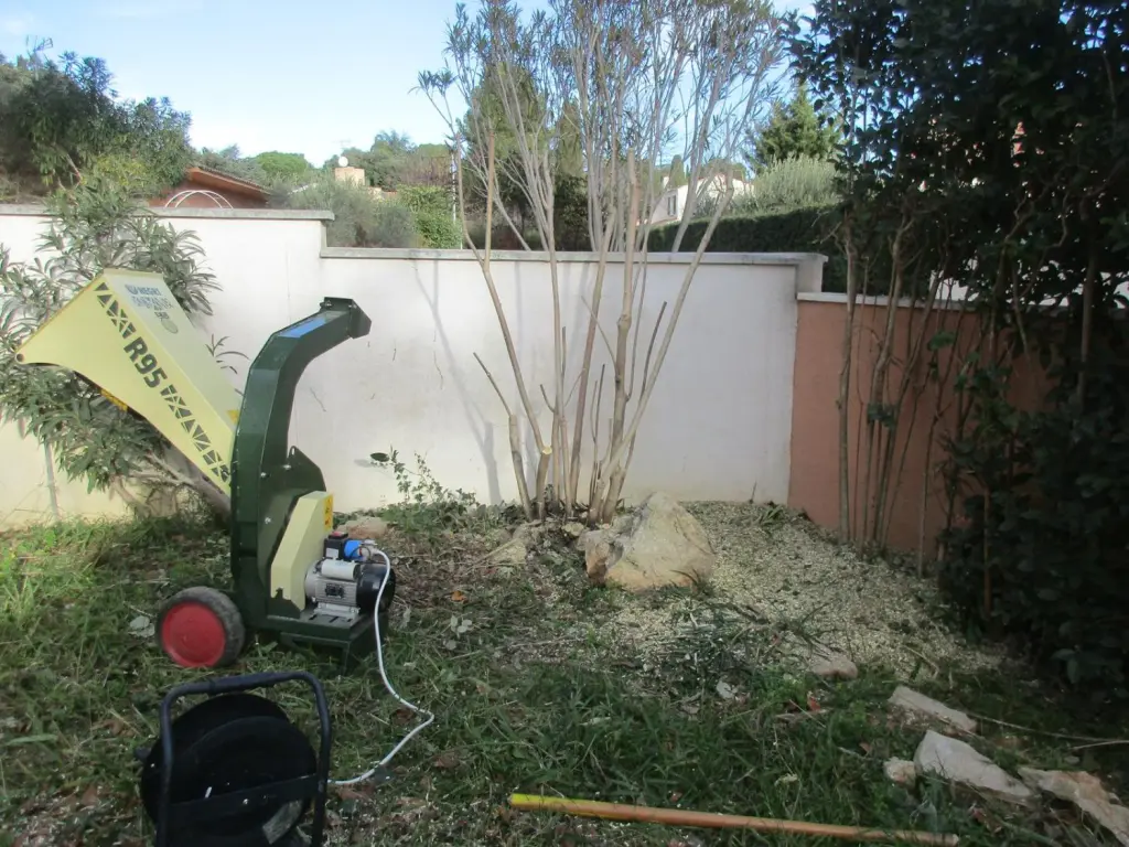 Broyeur végétaux jardin Broyage déchet