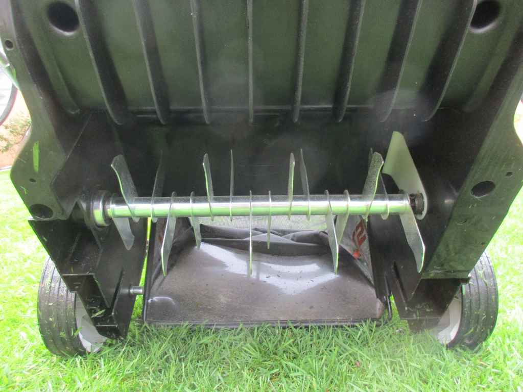 scarificateur gazon entretien jardin